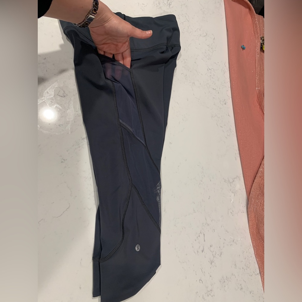 Lululemon capri legging’s size 6